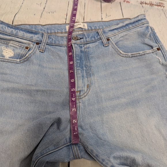Abercrombie & Fitch The Boyfriend Mid Rise distressed jeans - Picture 3 of 4